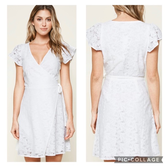 👯♀️Host Pick⚡️Sugarlips Chariot Lace Mini Wrap Dress - Picture 2 of 11